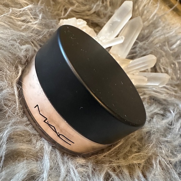 Ethereal, Iridescent Loose Powder (Silver Dusk) by MAC - Picture 4 of 5